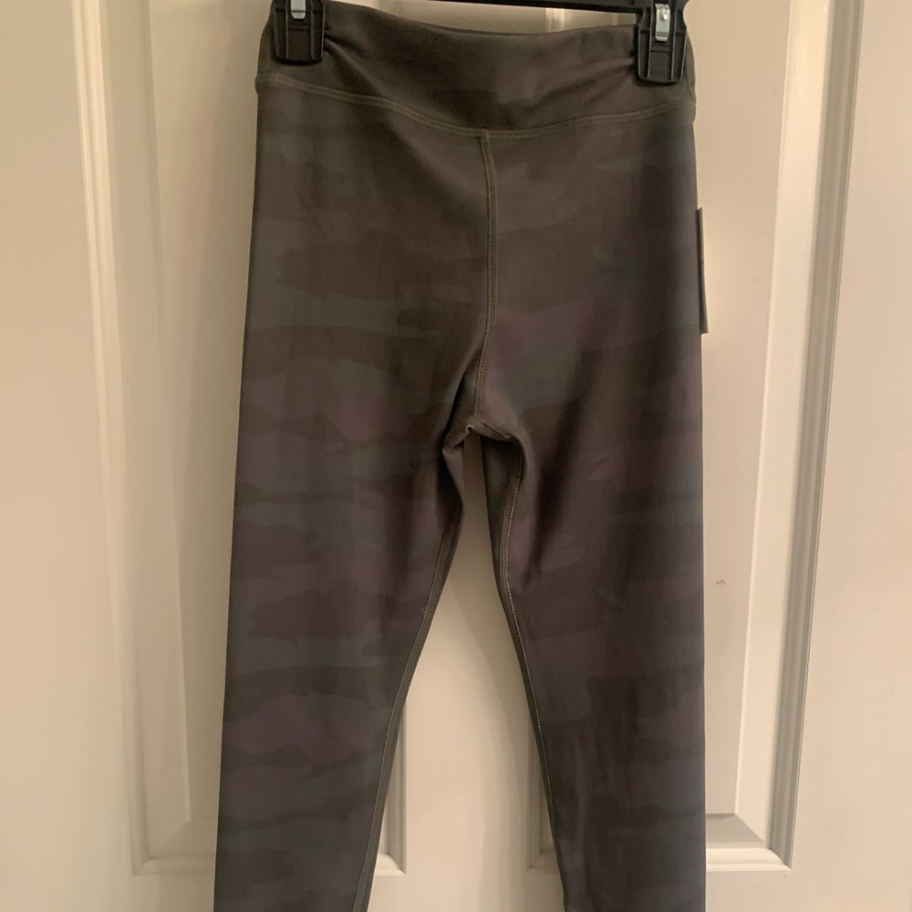 NWT-GB Girls Camouflage Leggings
